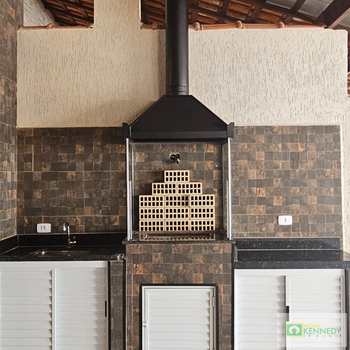 Sobrado em Praia Grande, bairro Guilhermina