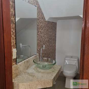 Sobrado em Praia Grande, bairro Guilhermina