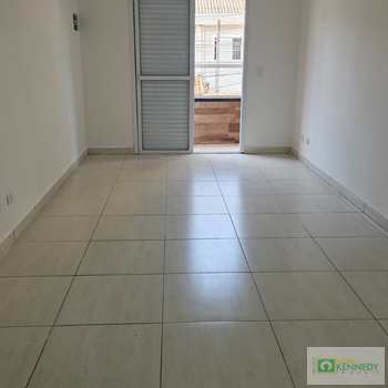 Sobrado em Praia Grande, bairro Guilhermina