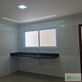 Sobrado em Praia Grande, bairro Guilhermina