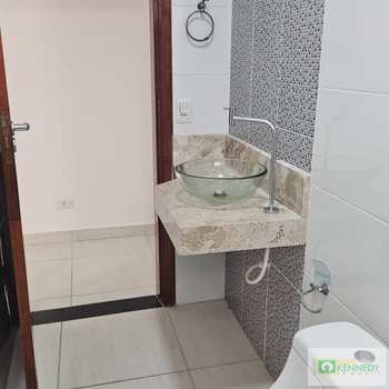 Sobrado em Praia Grande, bairro Guilhermina