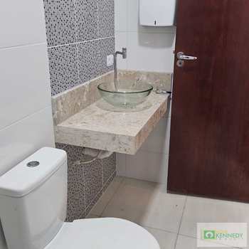 Sobrado em Praia Grande, bairro Guilhermina