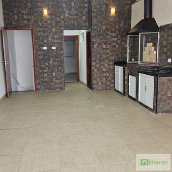 Sobrado em Praia Grande, bairro Guilhermina