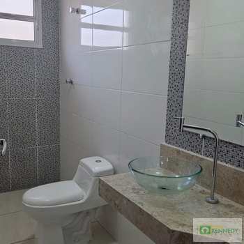 Sobrado em Praia Grande, bairro Guilhermina