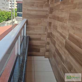 Sobrado em Praia Grande, bairro Guilhermina