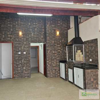 Sobrado em Praia Grande, bairro Guilhermina