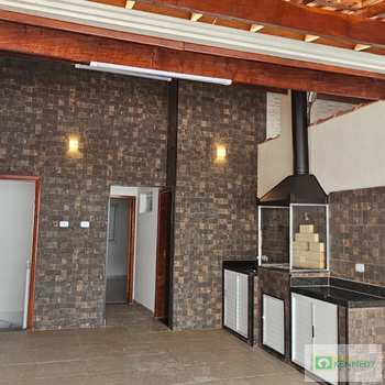 Sobrado em Praia Grande, bairro Guilhermina