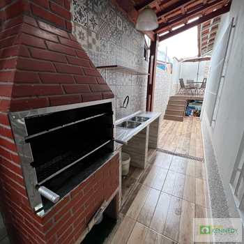 Casa em Praia Grande, bairro Maracanã