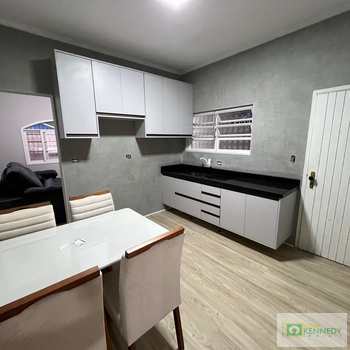 Casa em Praia Grande, bairro Maracanã