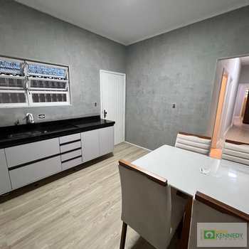 Casa em Praia Grande, bairro Maracanã