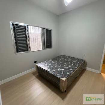 Casa em Praia Grande, bairro Maracanã