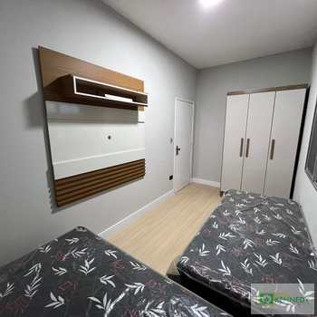 Casa em Praia Grande, bairro Maracanã