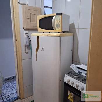 Kitnet em Praia Grande, bairro Canto do Forte