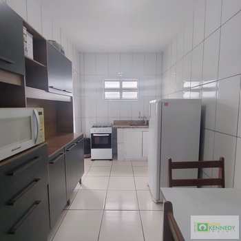 Kitnet em Praia Grande, bairro Caiçara