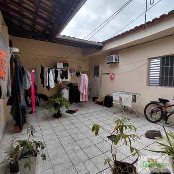 Casa em Praia Grande, bairro Samambaia