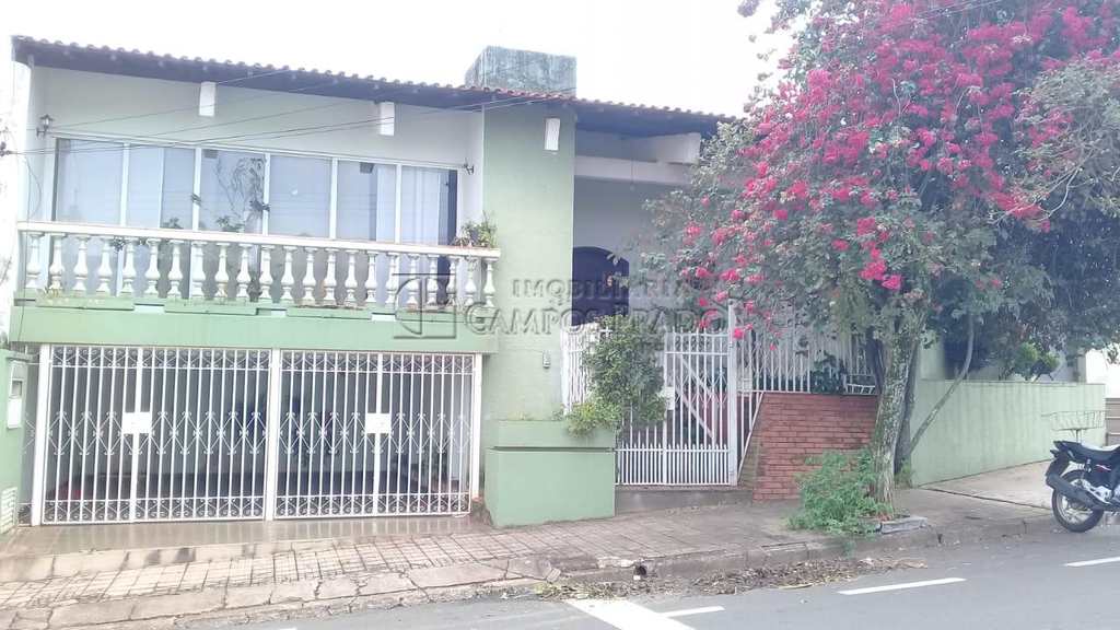 Casa em Jaú, no bairro Chácara Braz Miraglia