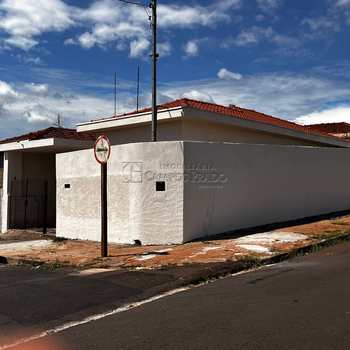 Casa em Jaú, bairro Vila Carvalho