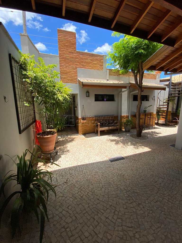 Casa em Jaú, no bairro Jardim Doutor Luciano