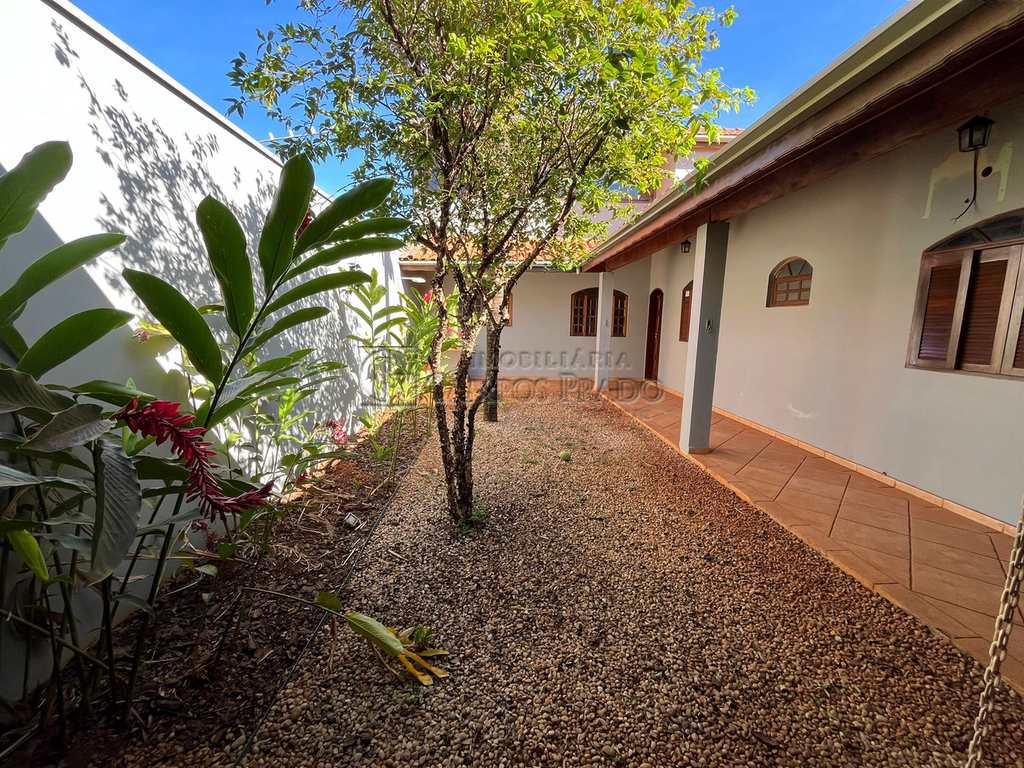 Casa em Jaú, no bairro Jardim Parati