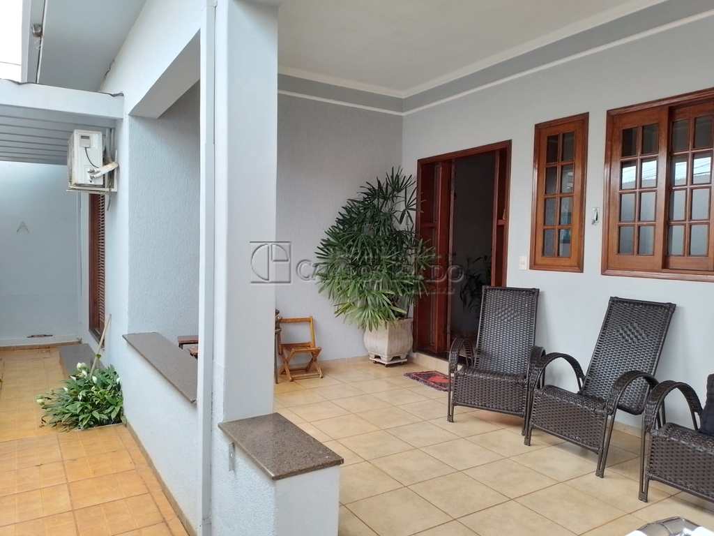 Casa em Jaú, no bairro Jardim Parati