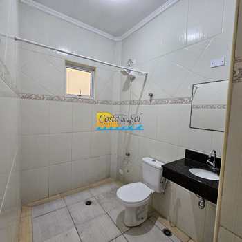Sobrado em Praia Grande, bairro Guilhermina