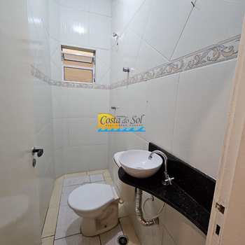 Sobrado em Praia Grande, bairro Guilhermina