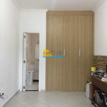 Casa em Praia Grande, bairro Boqueirão