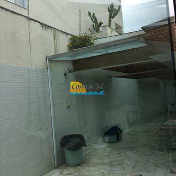Casa em Praia Grande, bairro Boqueirão