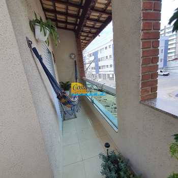 Sobrado em Praia Grande, bairro Guilhermina