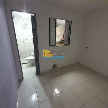 Casa em Praia Grande, bairro Melvi
