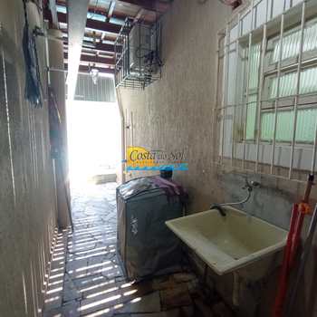 Casa em Praia Grande, bairro Caiçara