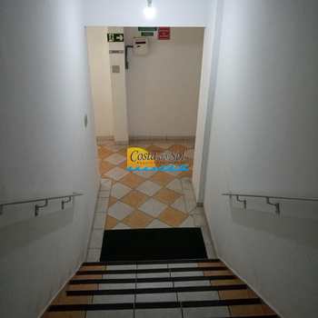 Apartamento em Praia Grande, bairro Ocian