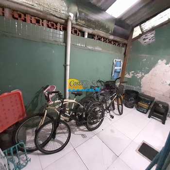 Sobrado em Praia Grande, bairro Nova Mirim