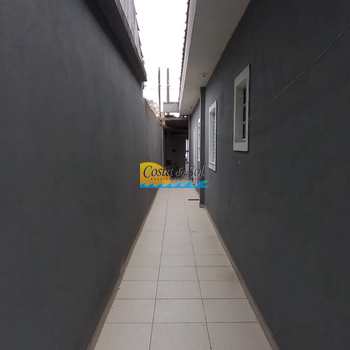 Casa em Praia Grande, bairro Esmeralda