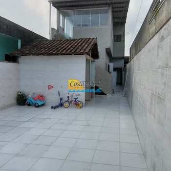 Casa em Praia Grande, bairro Melvi