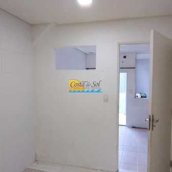 Casa em Praia Grande, bairro Melvi