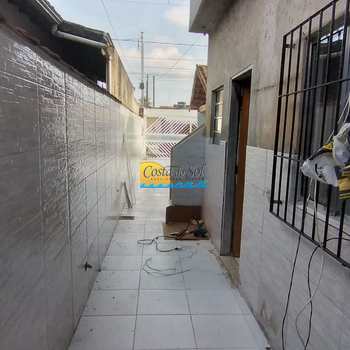 Casa em Praia Grande, bairro Melvi
