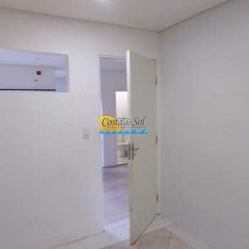 Casa em Praia Grande, bairro Melvi