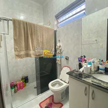 Casa em Praia Grande, bairro Canto do Forte