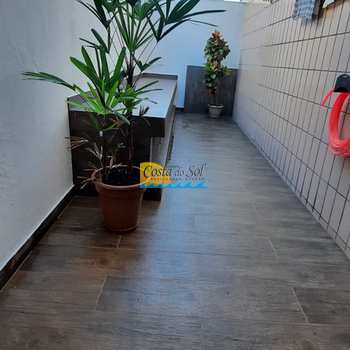 Apartamento em Praia Grande, bairro Guilhermina
