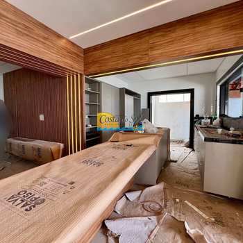 Casa em Praia Grande, bairro Ocian