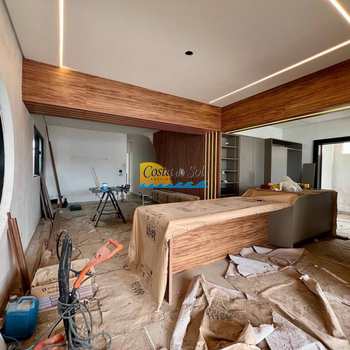 Casa em Praia Grande, bairro Ocian