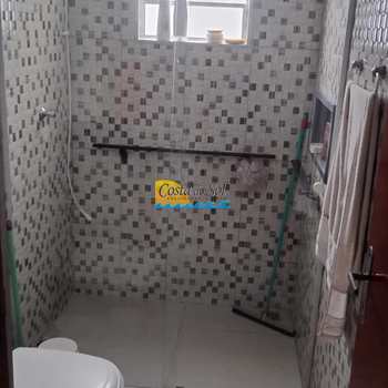 Casa em Praia Grande, bairro Esmeralda