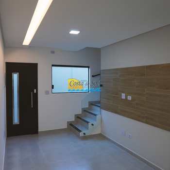Sobrado em Praia Grande, bairro Mirim