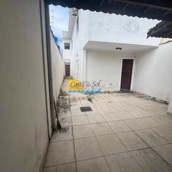 Sobrado em Praia Grande, bairro Boqueirão