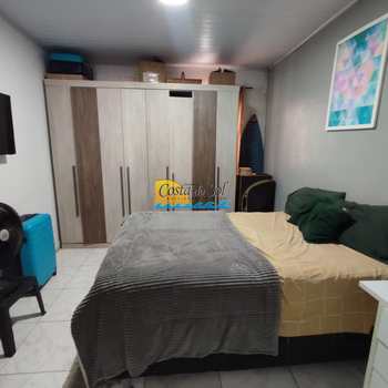 Casa em Praia Grande, bairro Nova Mirim