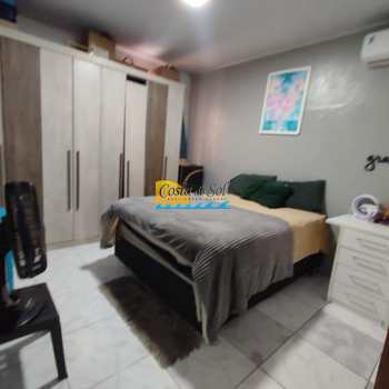 Casa em Praia Grande, bairro Nova Mirim