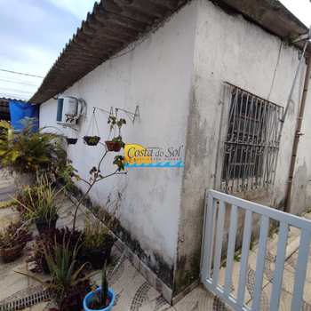 Casa em Praia Grande, bairro Nova Mirim