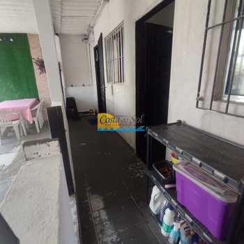 Casa em Praia Grande, bairro Nova Mirim
