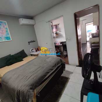 Casa em Praia Grande, bairro Nova Mirim